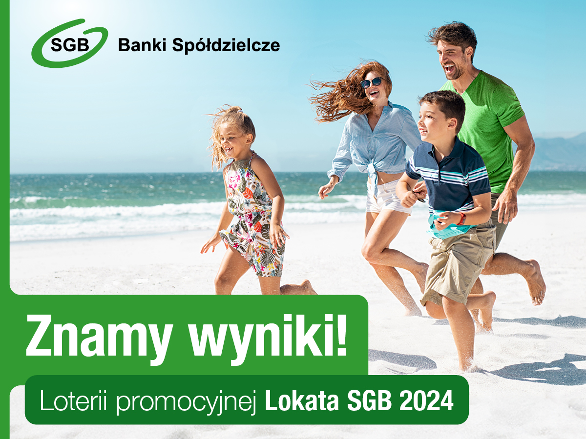 Baner informacyjny, Znamy wyniki, rodzina biegnie na plaży nad morzem, mama i taka oraz dwójka dzieci